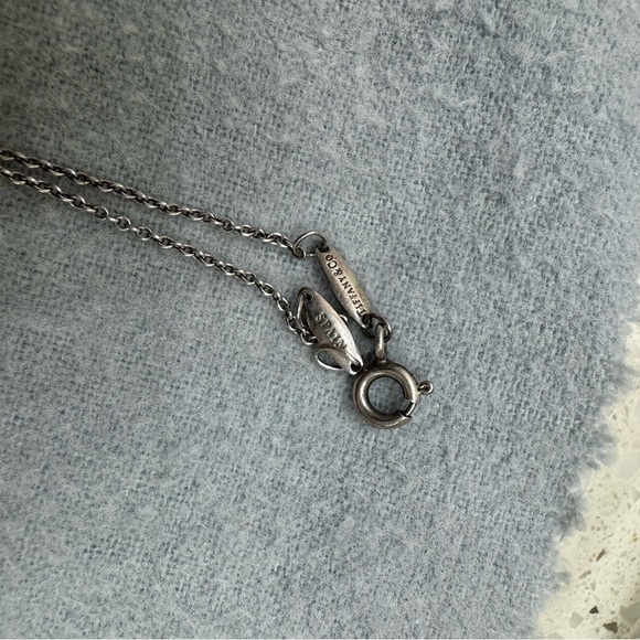 Tiffany and Co Elsa Paretti crucifix. Necklace. - Picture 7 of 9